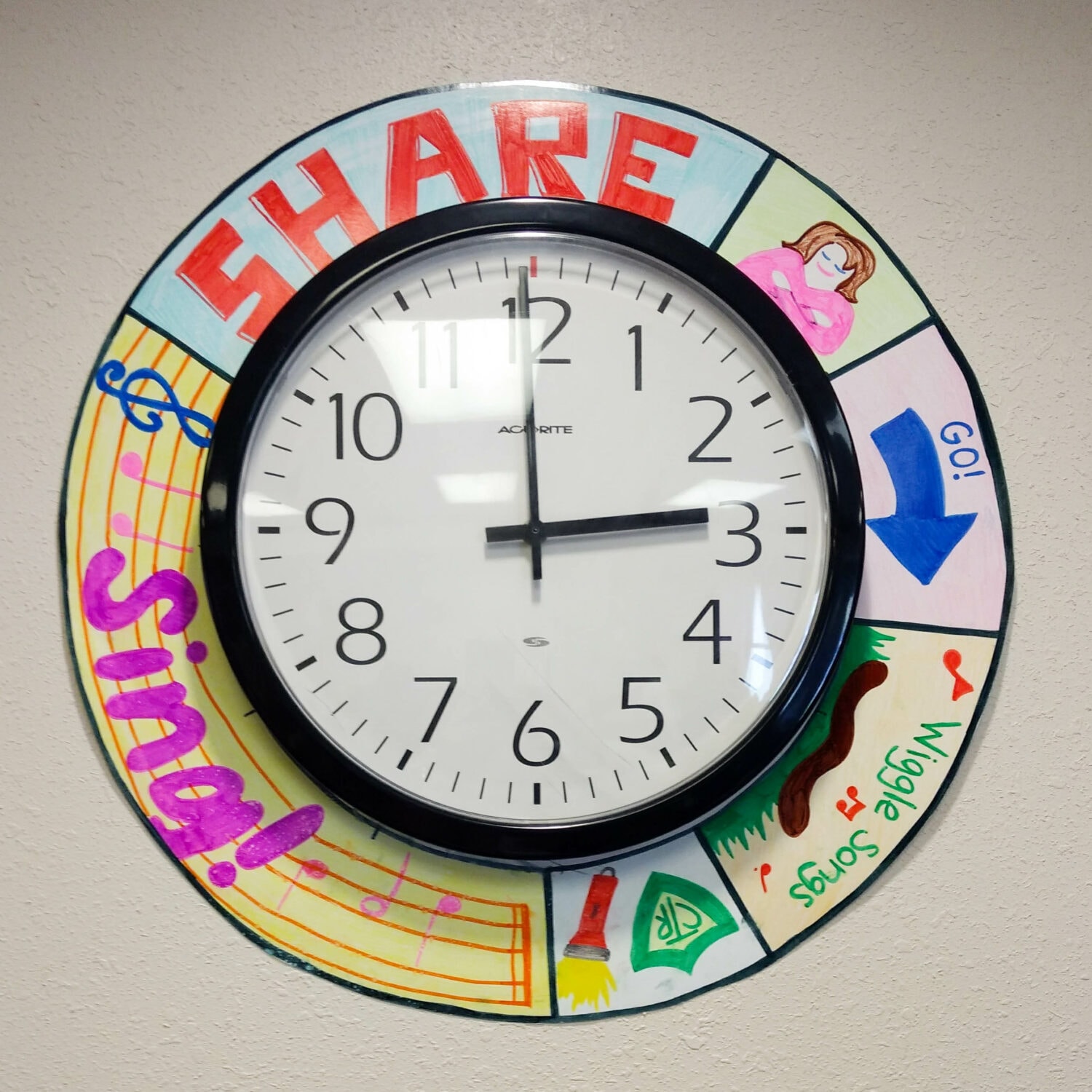 Primary Singing Time Clock Cover to easily see the schedule at a glance! Be on time and organized with this easy DIY idea for Primary Music Leaders and Presidencies!