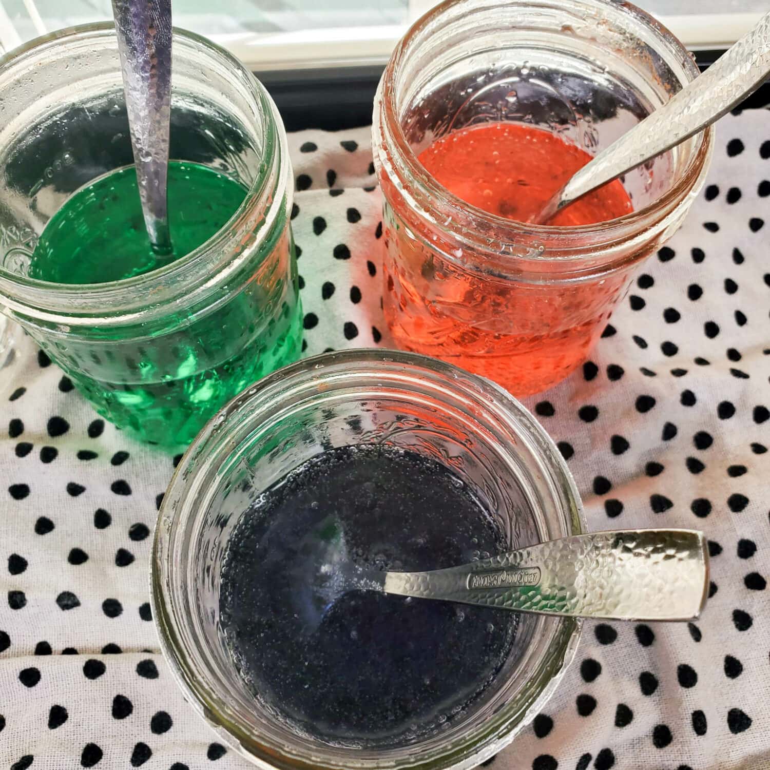 How to Make a Magic Potion - DIY easy potions for kids with ingredients, recipes, step-by-step directions and tutorial plus fun ways to incorporate a learning activity or singing time game with your fake Halloween potions! Includes printable potion bottle song visuals for LDS Primary Music Leaders.