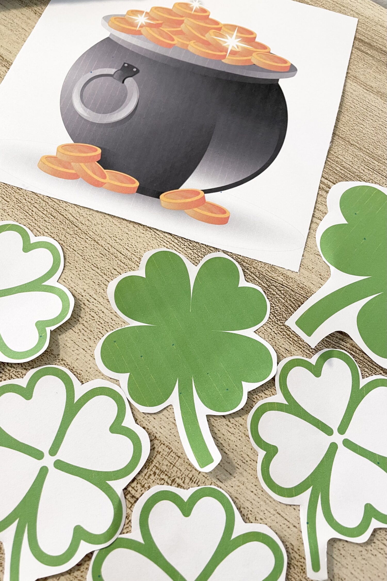 Use this fun St. Patrick's Day Pot of Gold Bean Bag Toss activity in primary. Toss the bean bag in the pot of gold or land in on a clover and sing a primary song for LDS Primary Singing Time Music Leaders.
