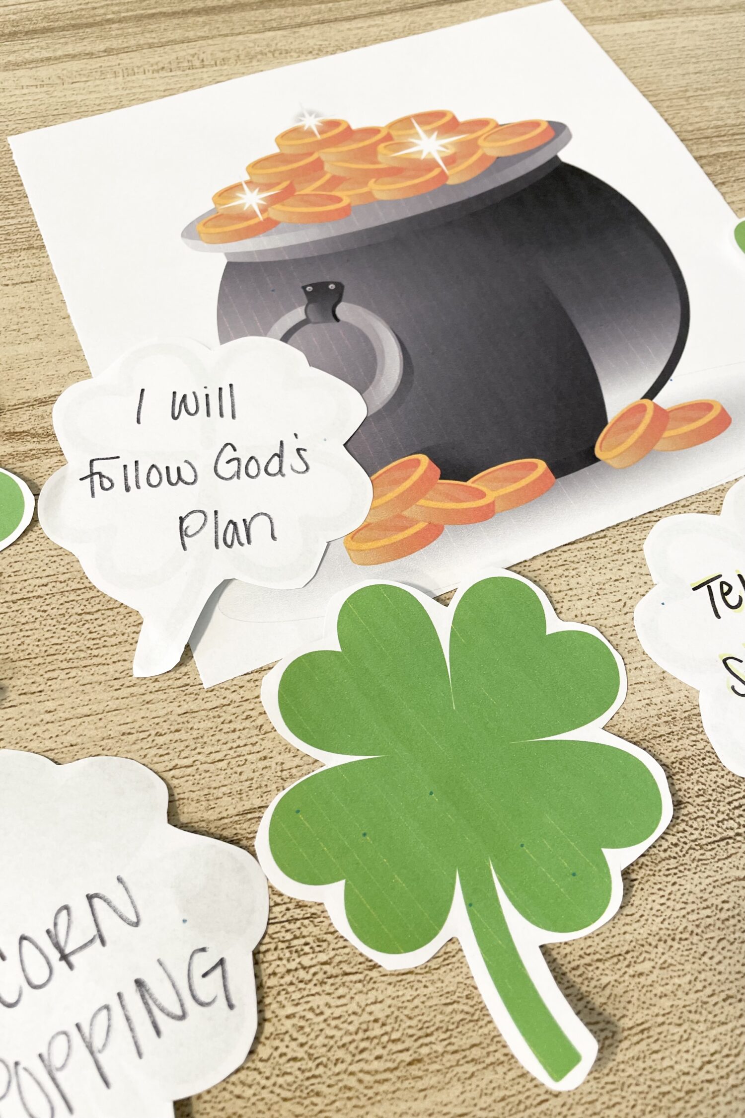Use this fun St. Patrick's Day Pot of Gold Bean Bag Toss activity in primary. Toss the bean bag in the pot of gold or land in on a clover and sing a primary song for LDS Primary Singing Time Music Leaders.
