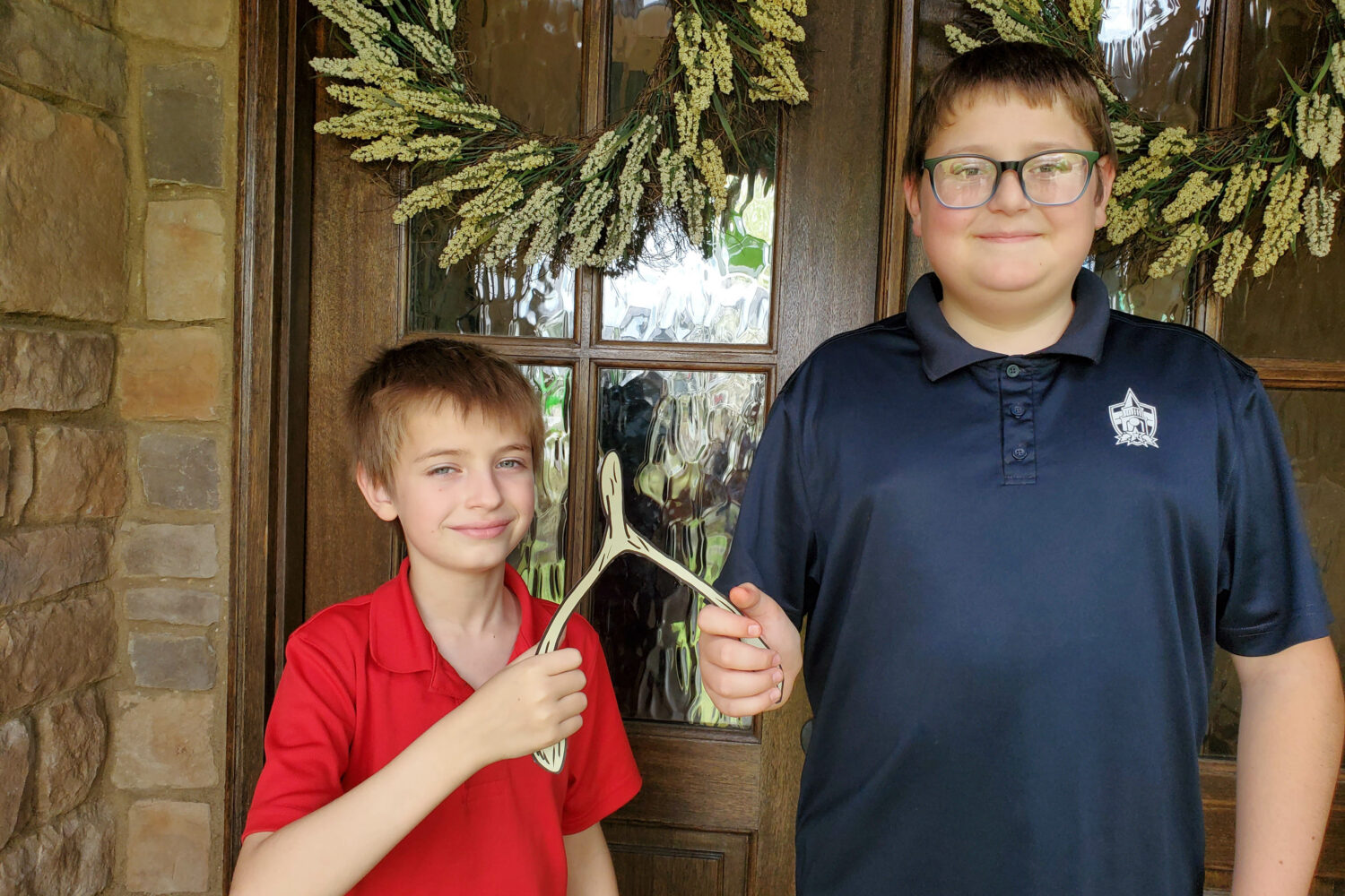Thanksgiving Break a Wishbone fun singing time idea for November! Or, a great family activity for your Thanksgiving gatherings - the kids will love their chance to break a wishbone, too! Printable song helps for LDS Primary music leaders.